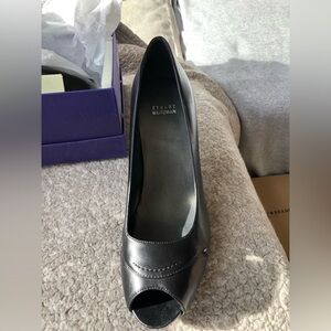 Stuart Weitzman size 10 Logo Plainfield pump NIB